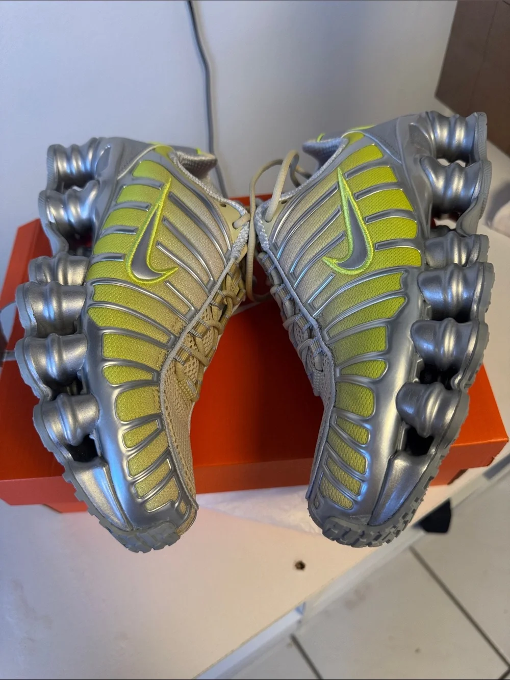 NEW Nike WOMAN Shox Low-Top Sneakers in Silver and Lime